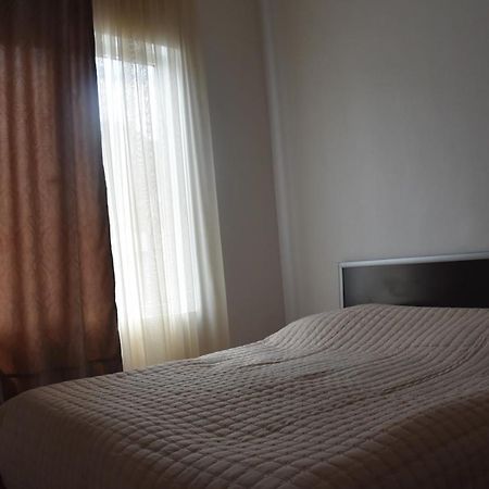 Guesthouse Natalia ボルジョミ エクステリア 写真