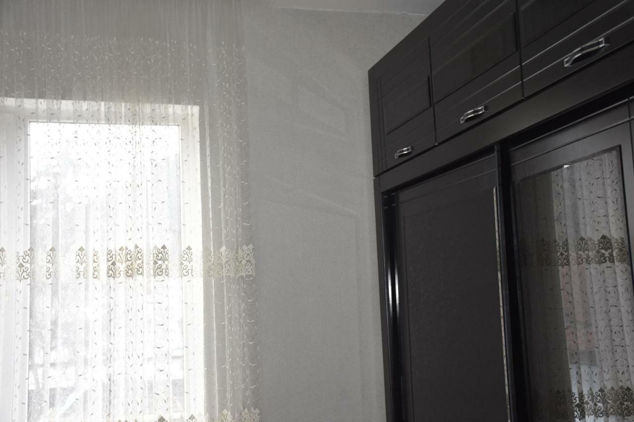 Guesthouse Natalia ボルジョミ エクステリア 写真