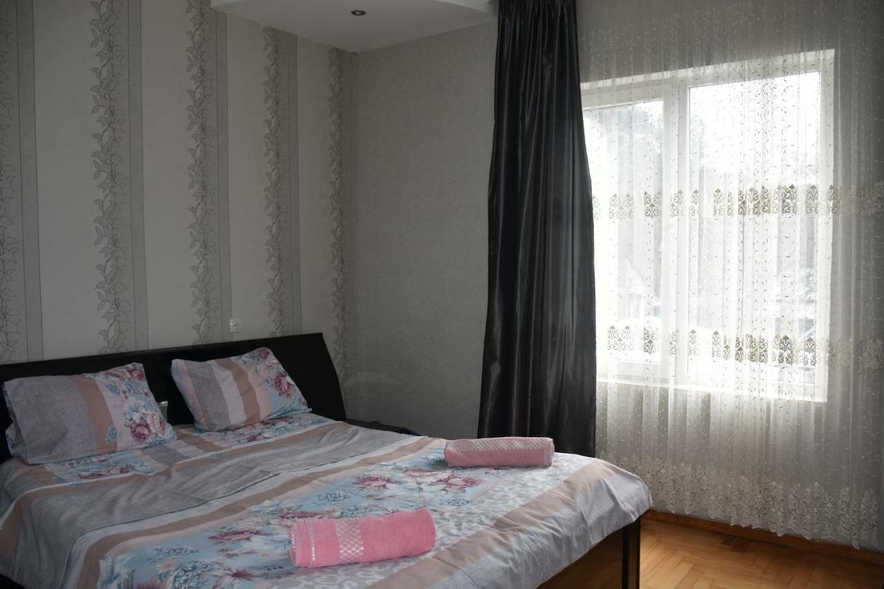 Guesthouse Natalia ボルジョミ エクステリア 写真